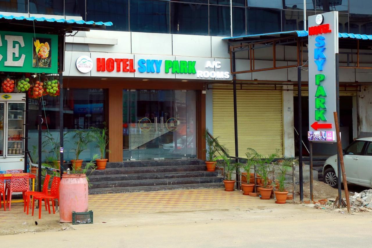 Hotel Sky Park Shamshabad Εξωτερικό φωτογραφία