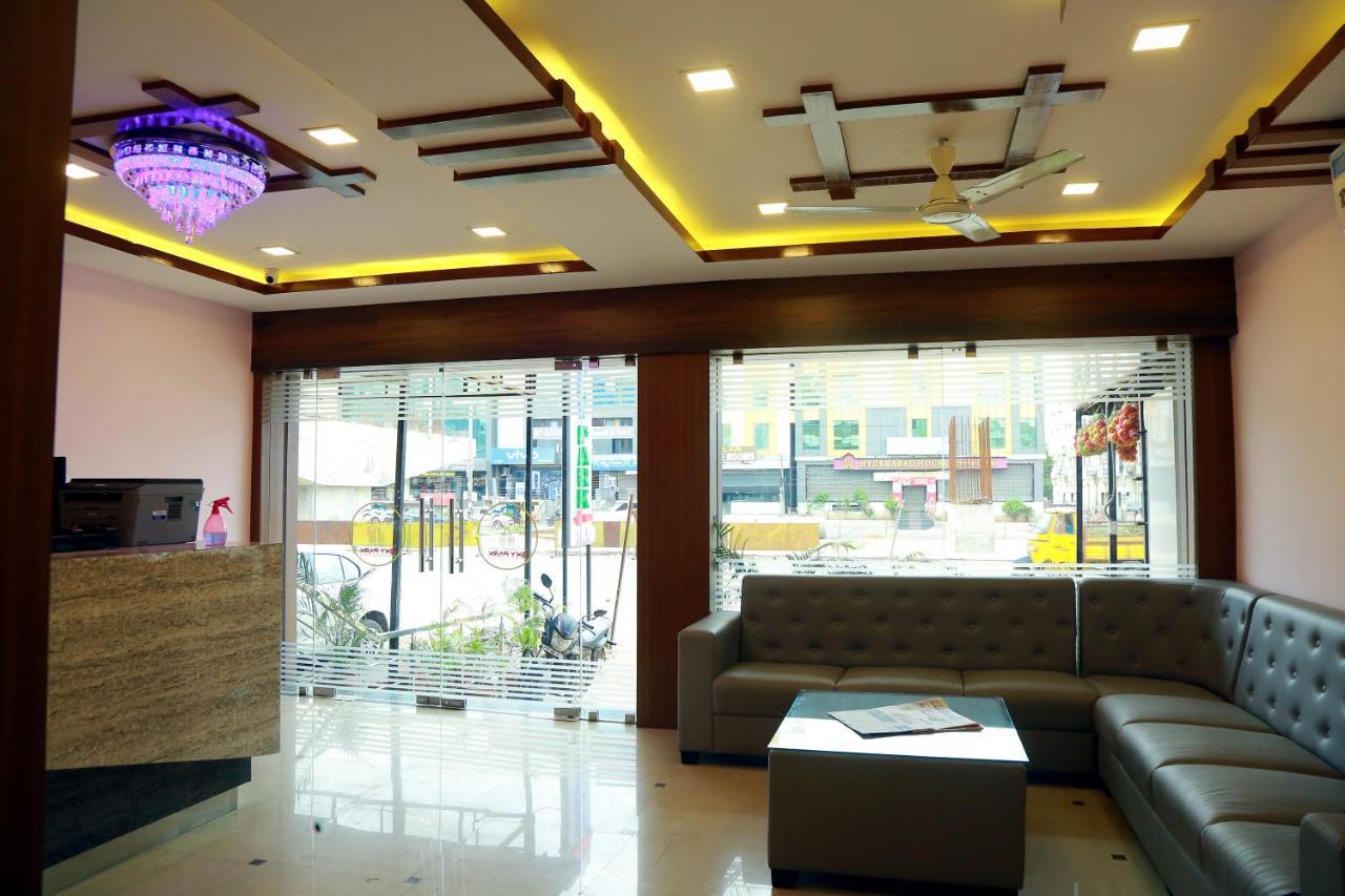 Hotel Sky Park Shamshabad Εξωτερικό φωτογραφία