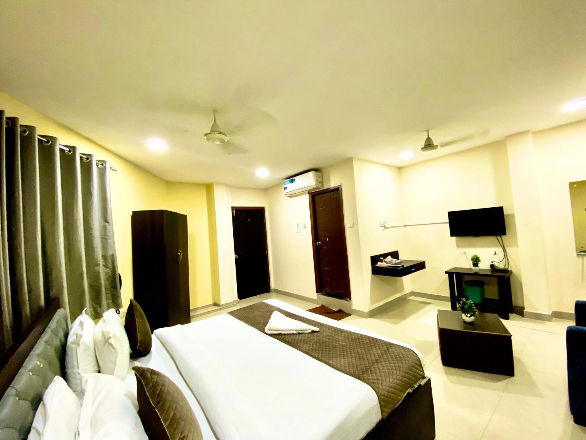 Hotel Sky Park Shamshabad Εξωτερικό φωτογραφία