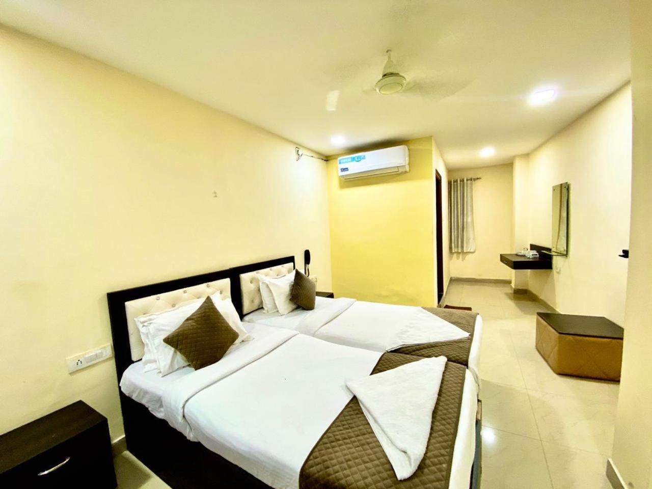 Hotel Sky Park Shamshabad Εξωτερικό φωτογραφία